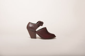 DY1607 - Leather Chestnut